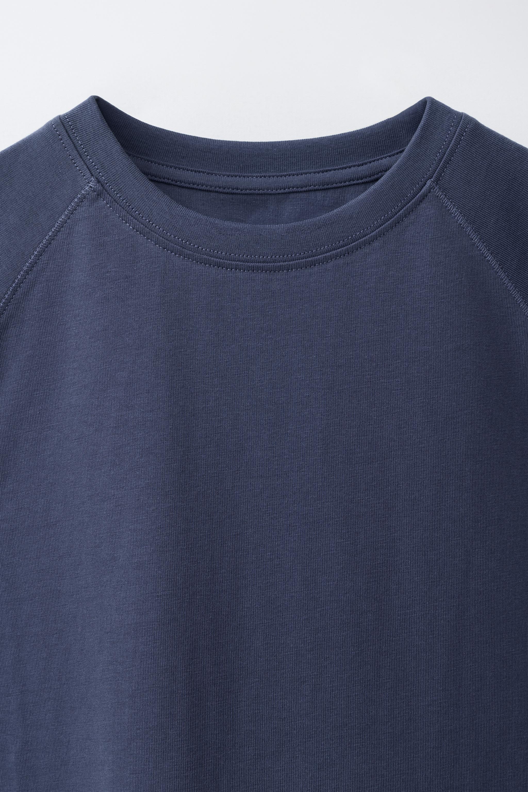 SLEEVELESS T-SHIRT